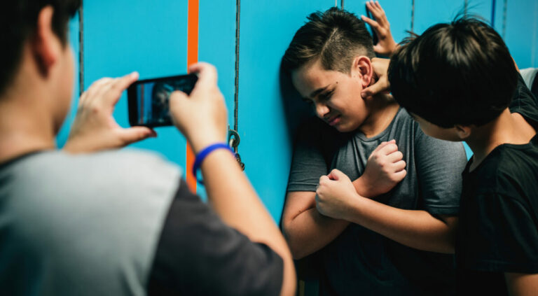 Il bullismo a scuola si può sconfiggere. Ecco un decalogo…